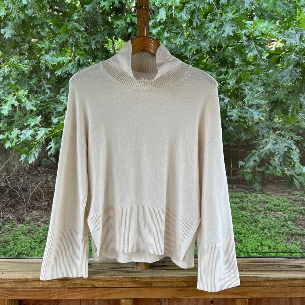 Banana Republic Factory Women's Long Turtleneck Sweater Cream Size S